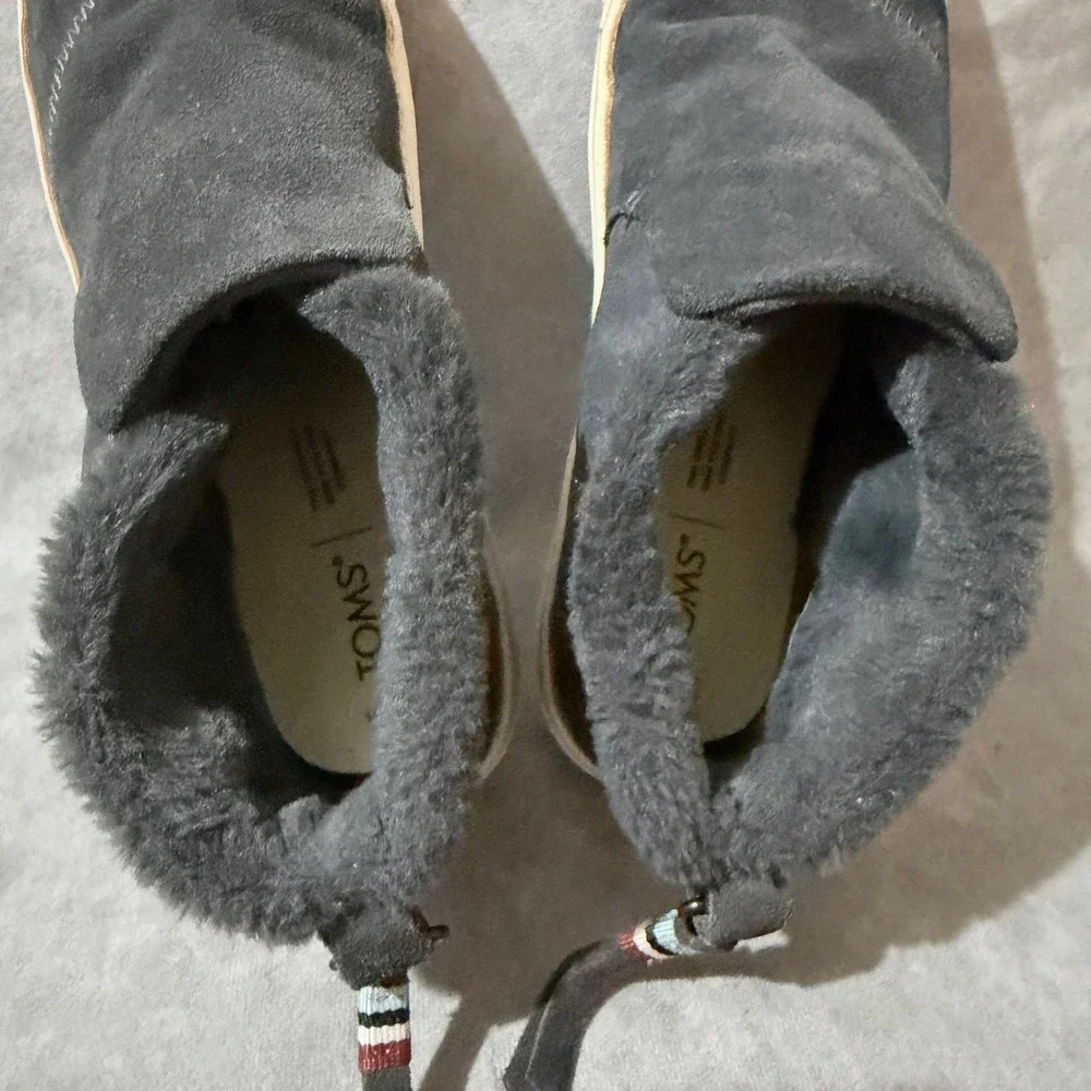 TOMS Jutti Mid Bootie Womens Size 9 Charcoal Grey Faux Fur Lined Slip On